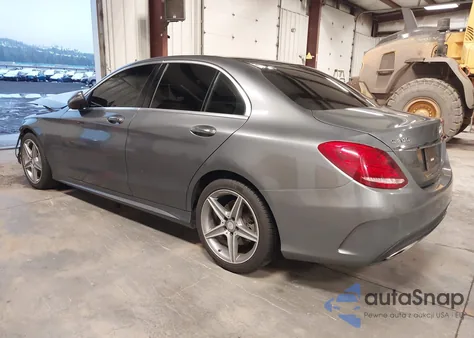 2017 Mercedes-Benz C 300 Sport 4Matic z USA, uszkodzony, nr VIN 55SWF4KB7HU200450